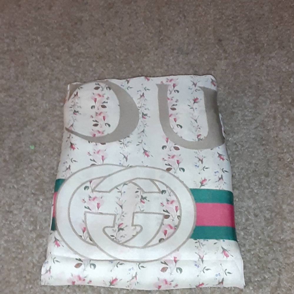 Gucci scarf/thin blanket